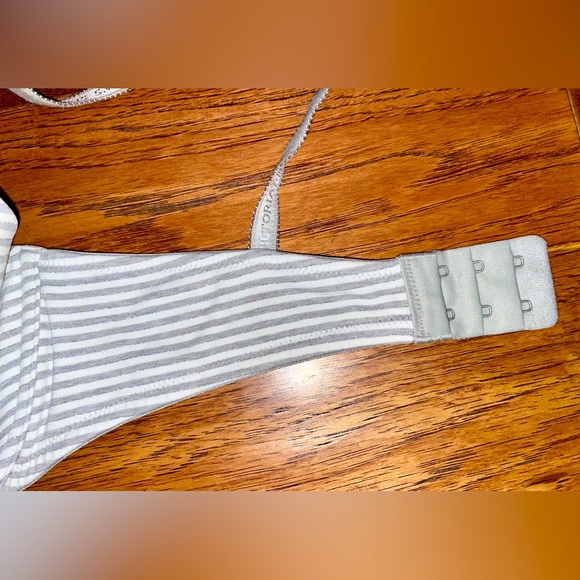 NWOT grey/white striped w shimmery silver body by Victoria secret lined Demi bra - Picture 9 of 16